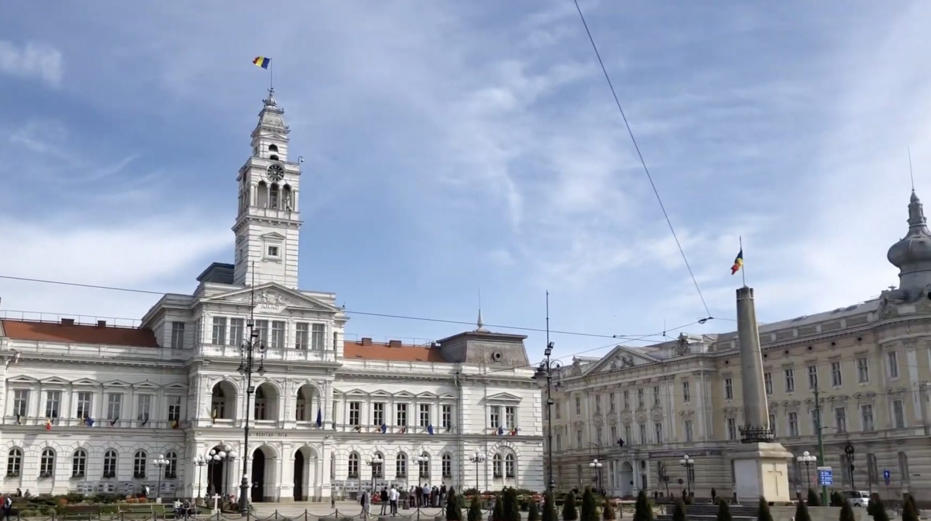 Primăria Arad anunță că nu va face disponibilizări în cadrul măsurilor de reducere a cheltuielilor, întrucât se încadrează în limita maximă de personal stabilită de Guvern, conform unei declarații oficiale