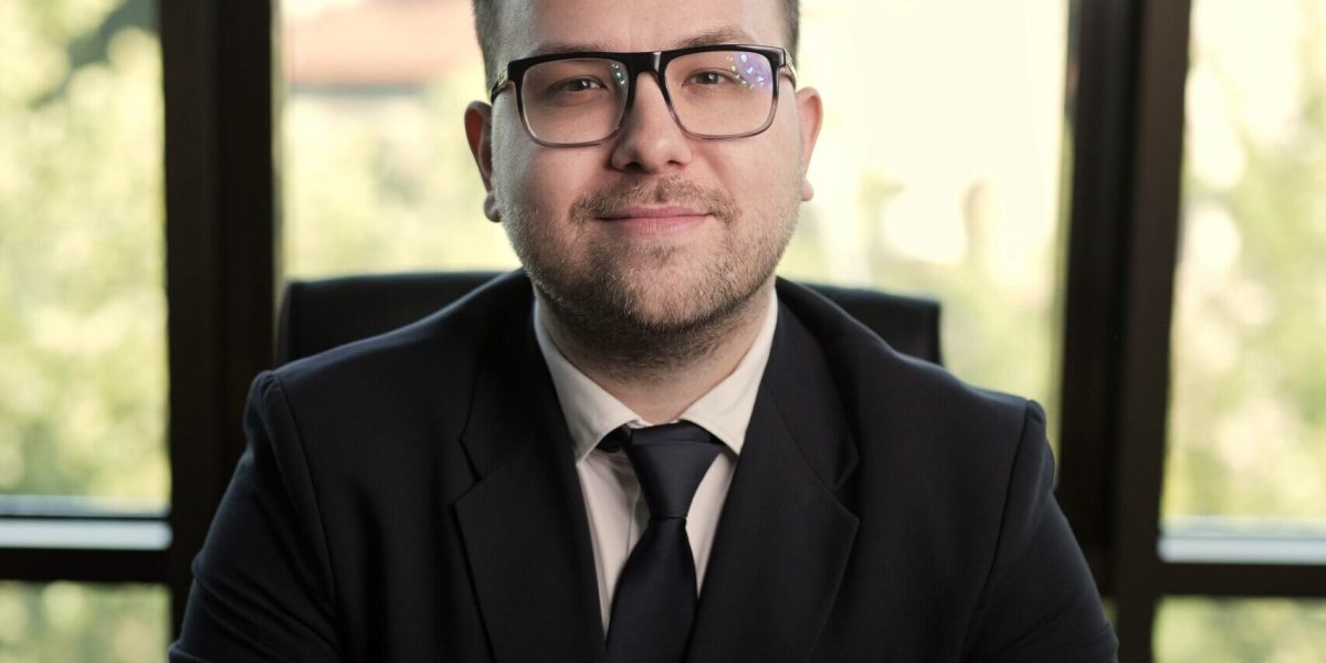 Aurul, refugiu sigur în vreme de război? Freedom24 analizează riscurile investiției