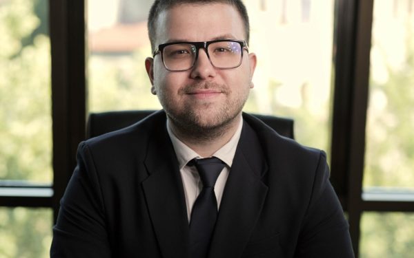 Aurul, refugiu sigur în vreme de război? Freedom24 analizează riscurile investiției