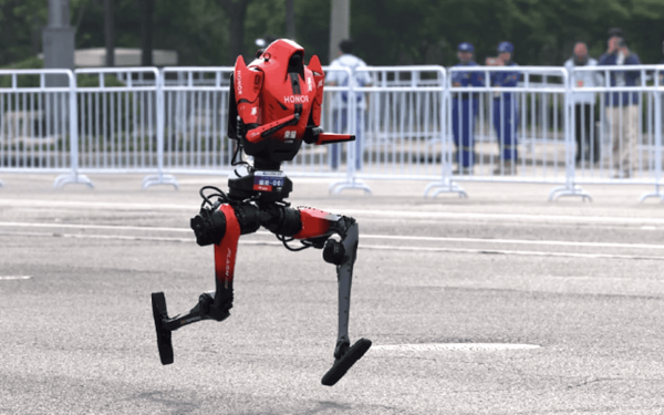 Roboții Umanoizi au REZOLVAT! De la FINIȘ la RECORD mondial în China