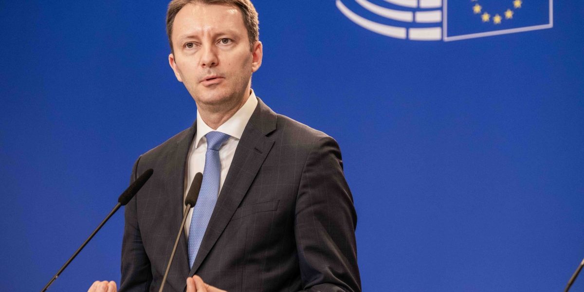 Mureșan: Orban, dispus să-și sărăcească Ungaria ca orice dictator