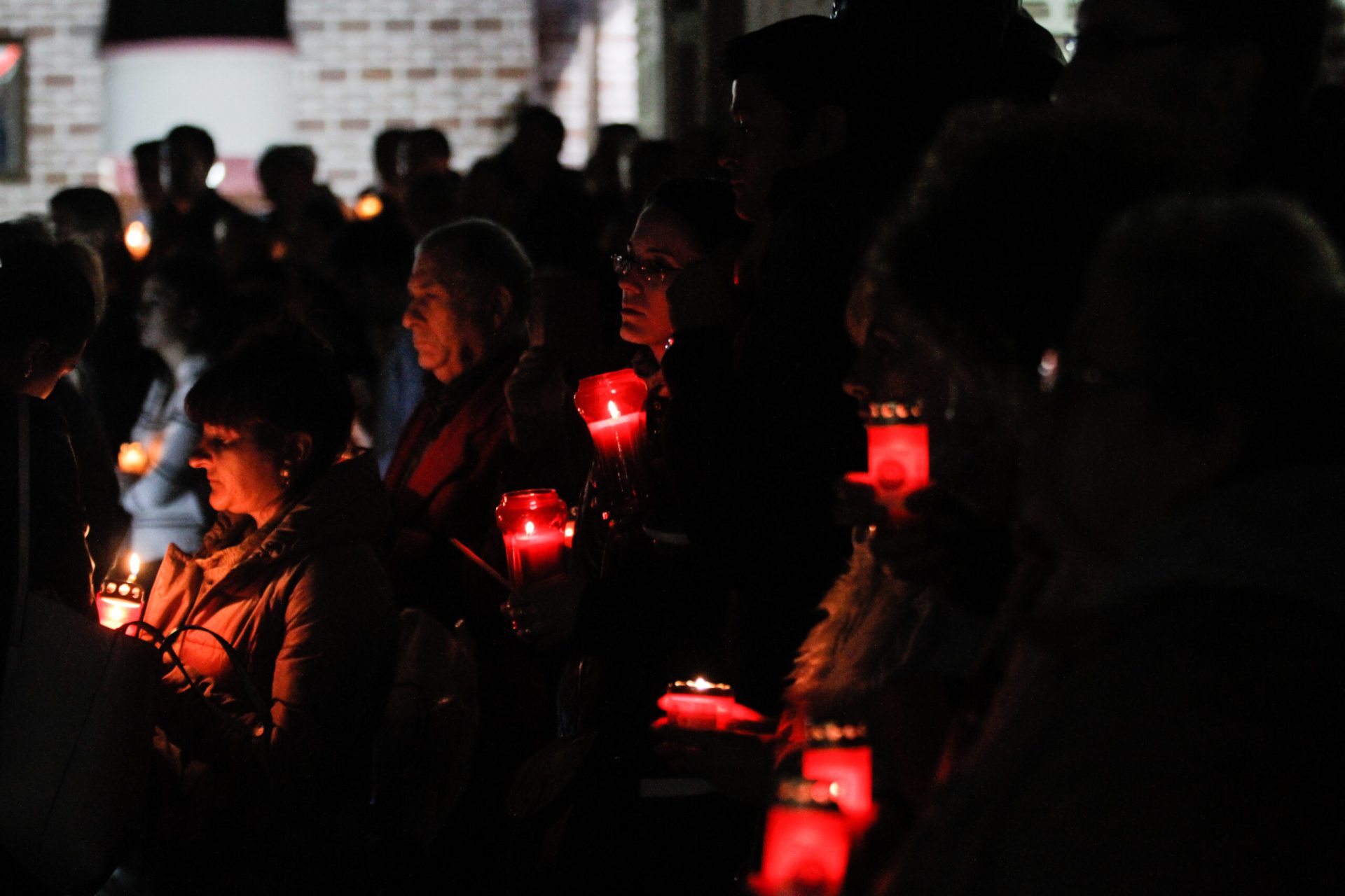 Marea Majoritate a Românilor Merg la Slujba de Înviere și Preferă Paștele Acasă Aproape trei din patru români intenționează să participe la slujba de Înviere din acest an, conform ultimului barometru INSCOP Research