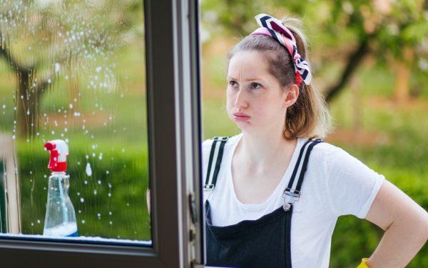 Soluția genială de curățat geamuri: ploaia și praful, date la o parte