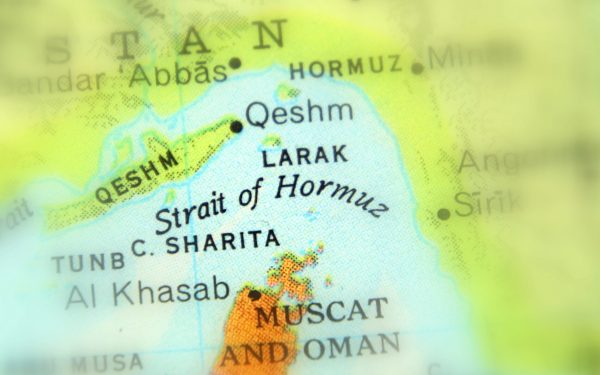 Iranul blochează STRÂMTOAREA Ormuz: Criza escaladează pentru a forța negocieri