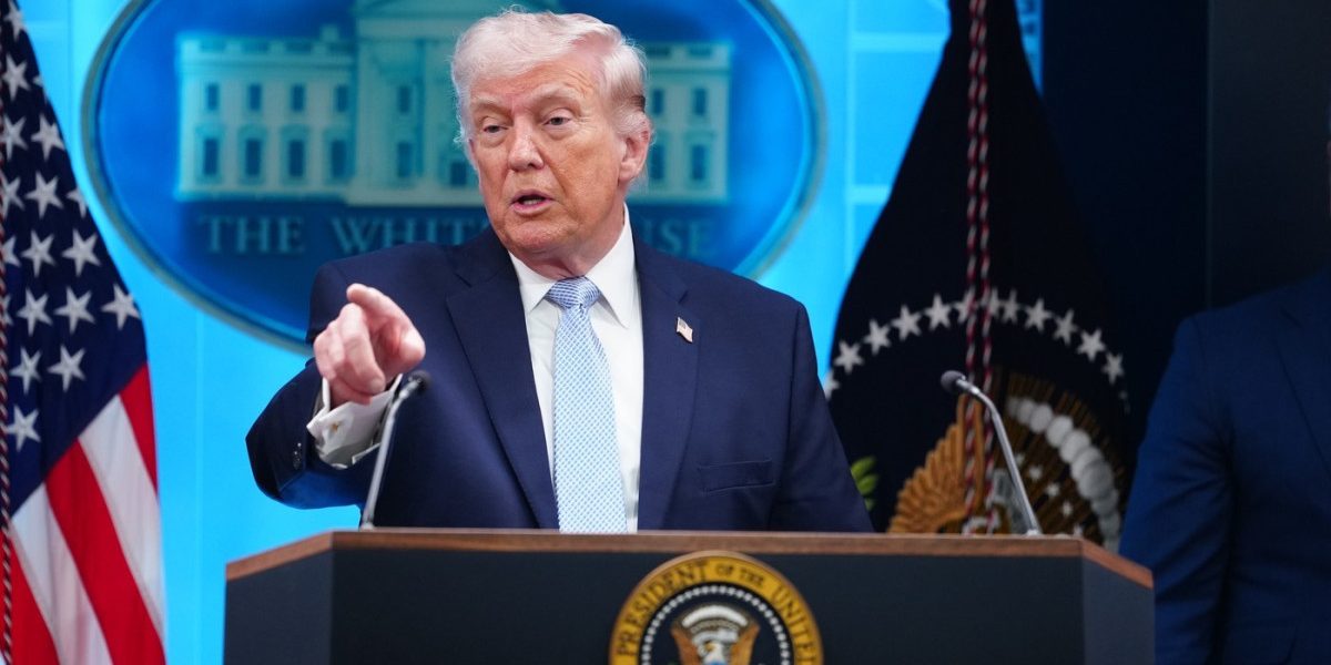 Susținere neașteptată pentru DONALD Trump: Cine-i ia apărarea