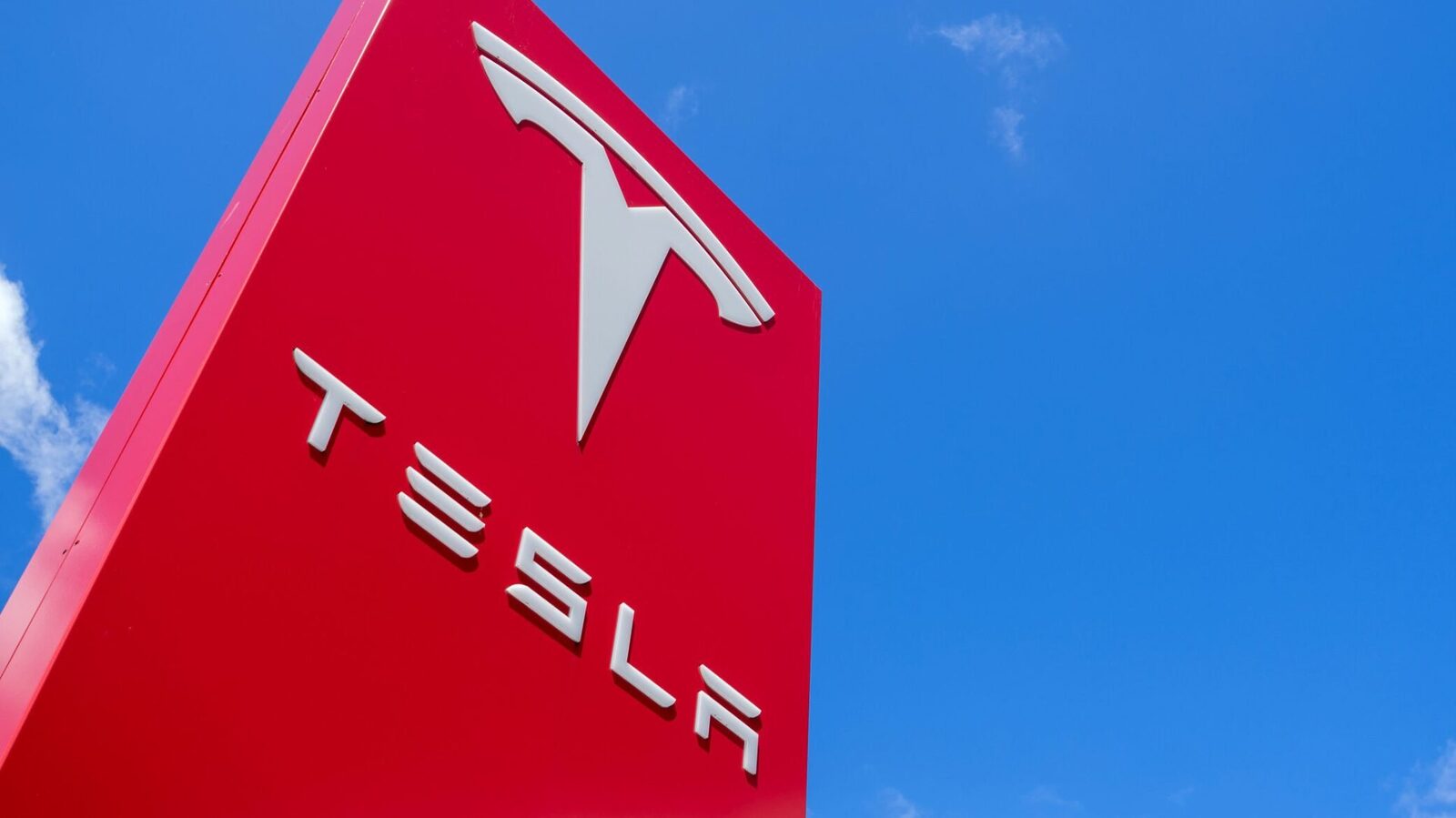 Tesla: SUV electric mai mic și ieftin. Ce preț va avea noul model?