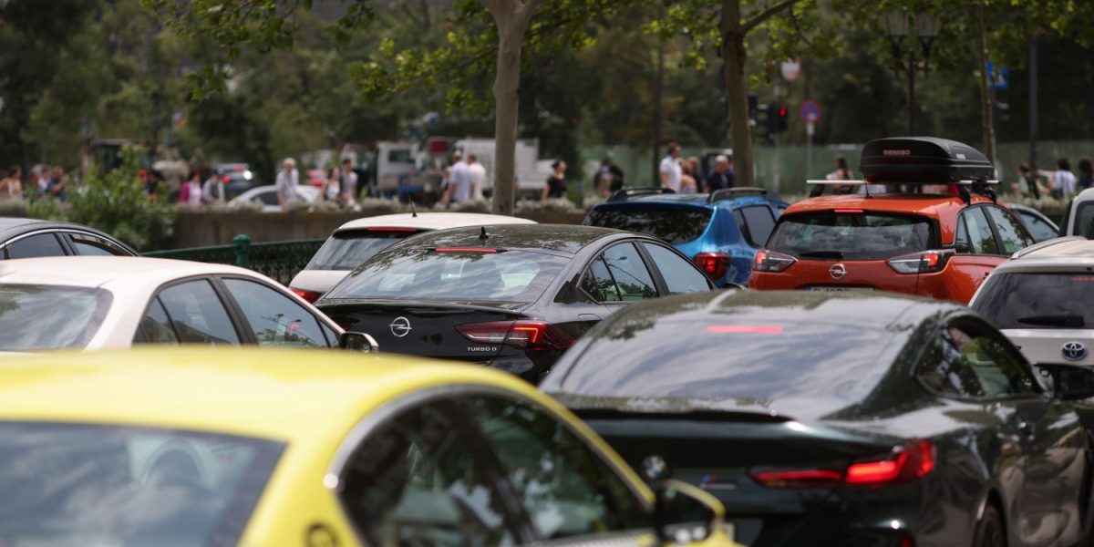 Românii, mai mulți cu CASCO în 2025, deși asigurările s-au scumpit. Top 5 firme și despăgubiri