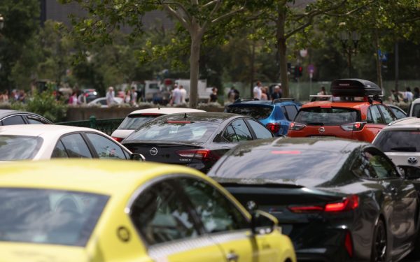 Românii, mai mulți cu CASCO în 2025, deși asigurările s-au scumpit. Top 5 firme și despăgubiri
