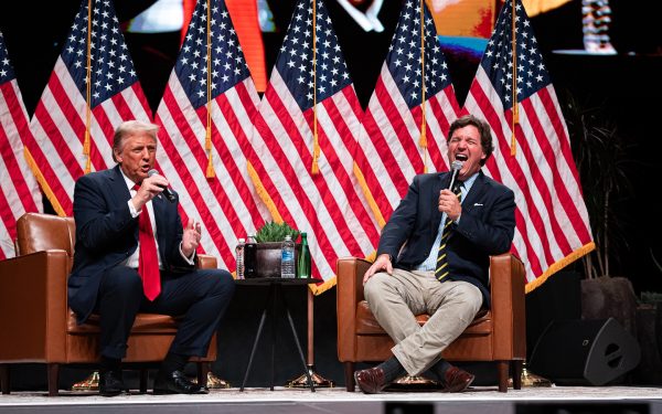 TUCKER CARLSON, regrete amare: Îl „chinuie” susținerea lui DONALD Trump