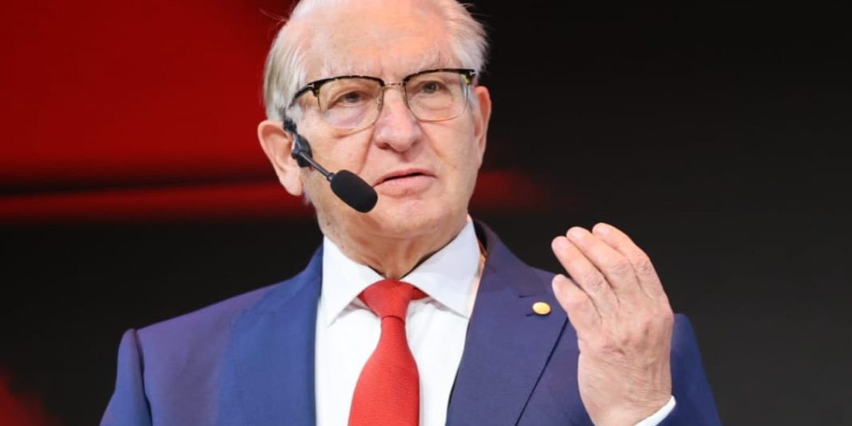 Când mâncăm cozonac și miel de Paște? Răspunsul medicului Vlad Ciurea