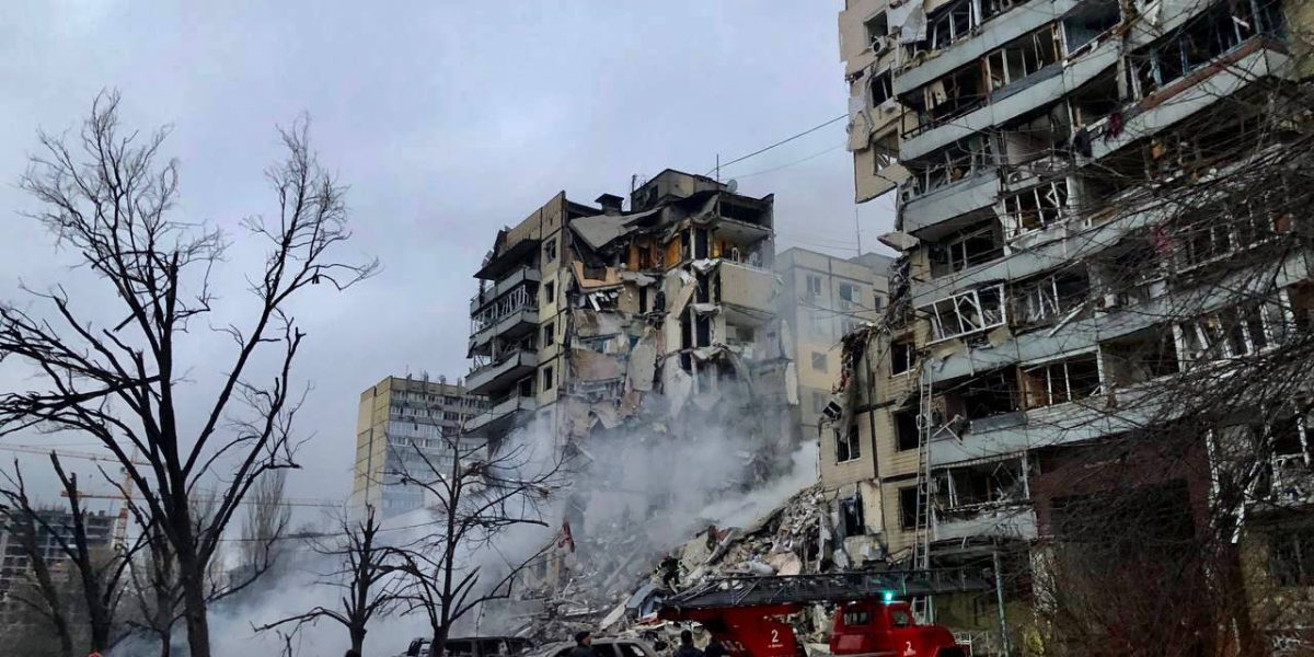 Două persoane au fost ucise și alte trei rănite în urma unor atacuri aeriene rusești în regiunea Dnipro din estul Ucrainei, conform informațiilor furnizate de administrația regională