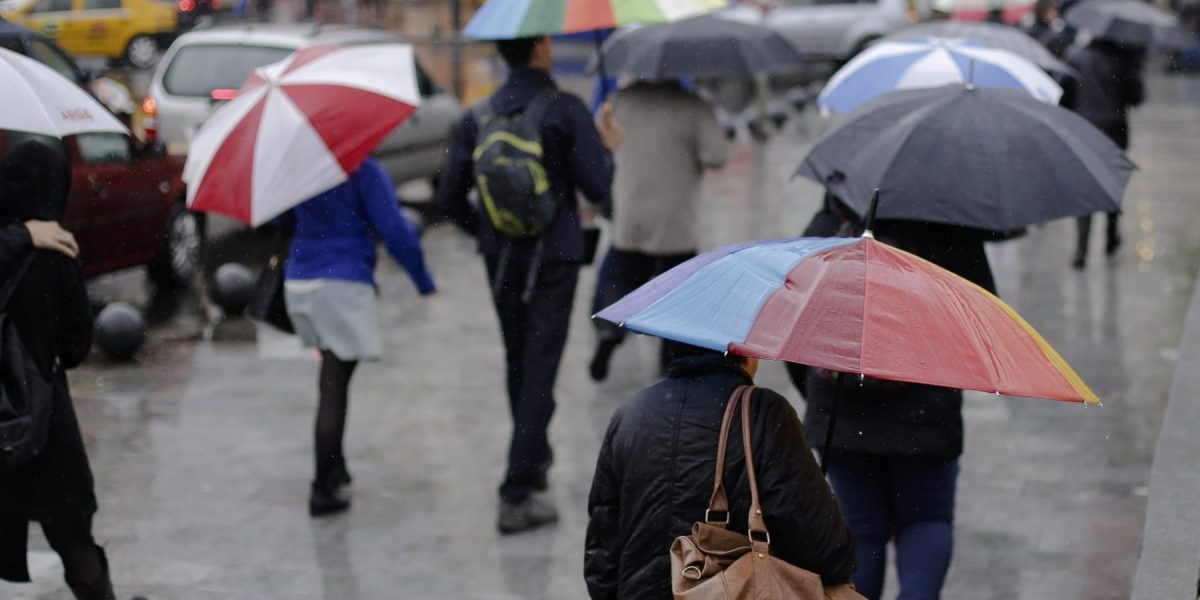 METEO: Vreme rece, ploi și vânt puternic. România, sub avertizări