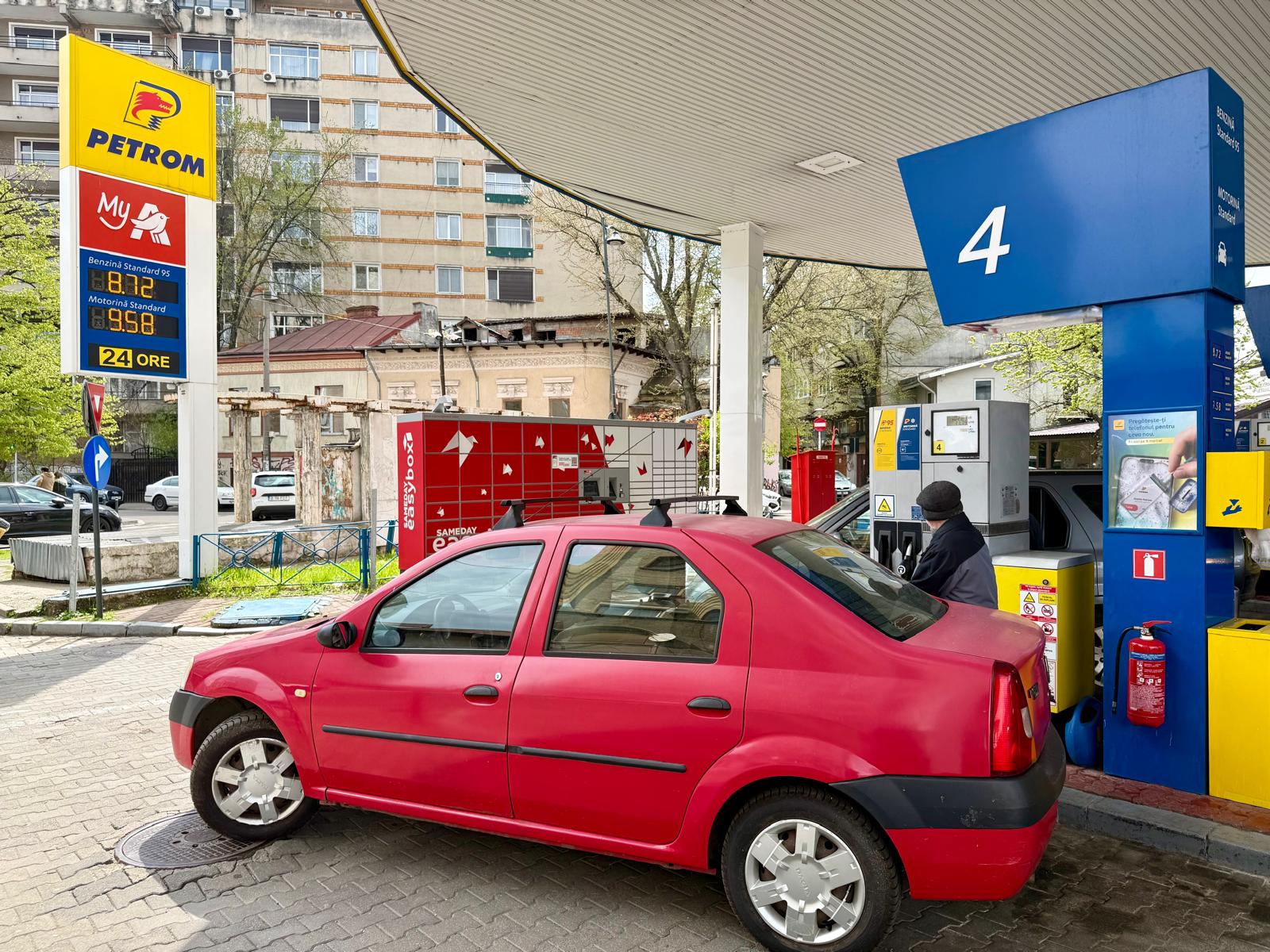 Benzina și motorina, iarăși mai ieftine la Petrom: Cât costă acum un litru