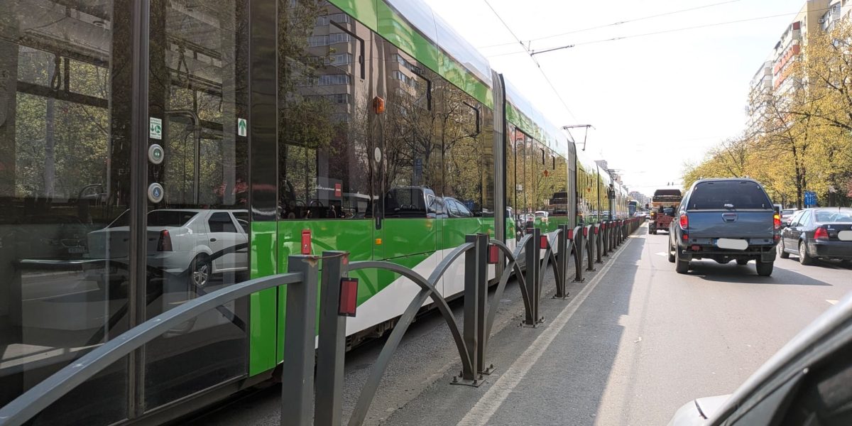 Linia 21, blocată pe Șoseaua Colentina: Un călător STB are nevoie de ajutor medical