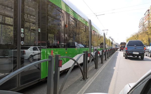 Linia 21, blocată pe Șoseaua Colentina: Un călător STB are nevoie de ajutor medical
