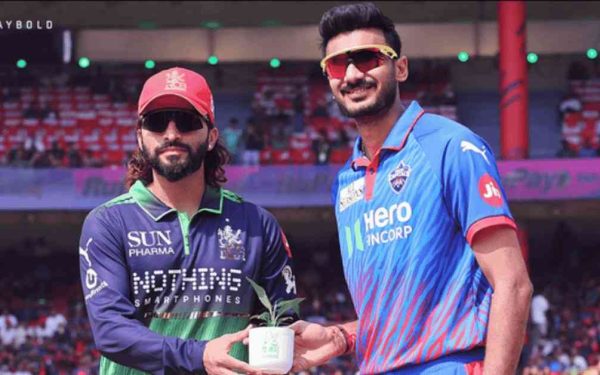 De ce joacă RCB în verde contra DC în IPL 2026?