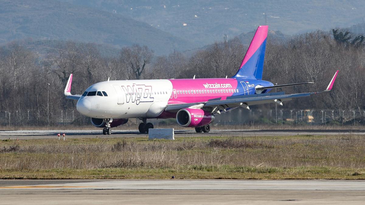 Wizz Air a anunțat semnarea unui parteneriat cu furnizorul de tehnologie Immfly, din Barcelona, pentru implementarea unui ecosistem digital în cabină, care va include conectivitate Wi-Fi, retail la bord și servicii de date operaționale
