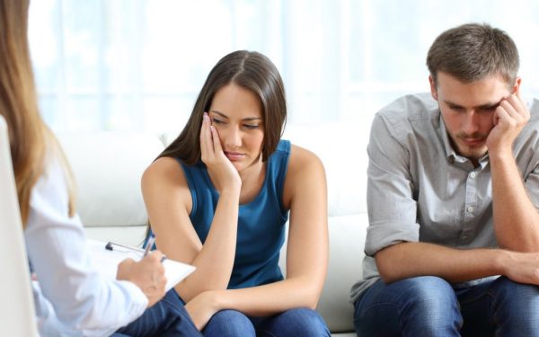 Părinții copiilor cu autism și Down, sprijin psihologic GRATUIT. Legea a trecut