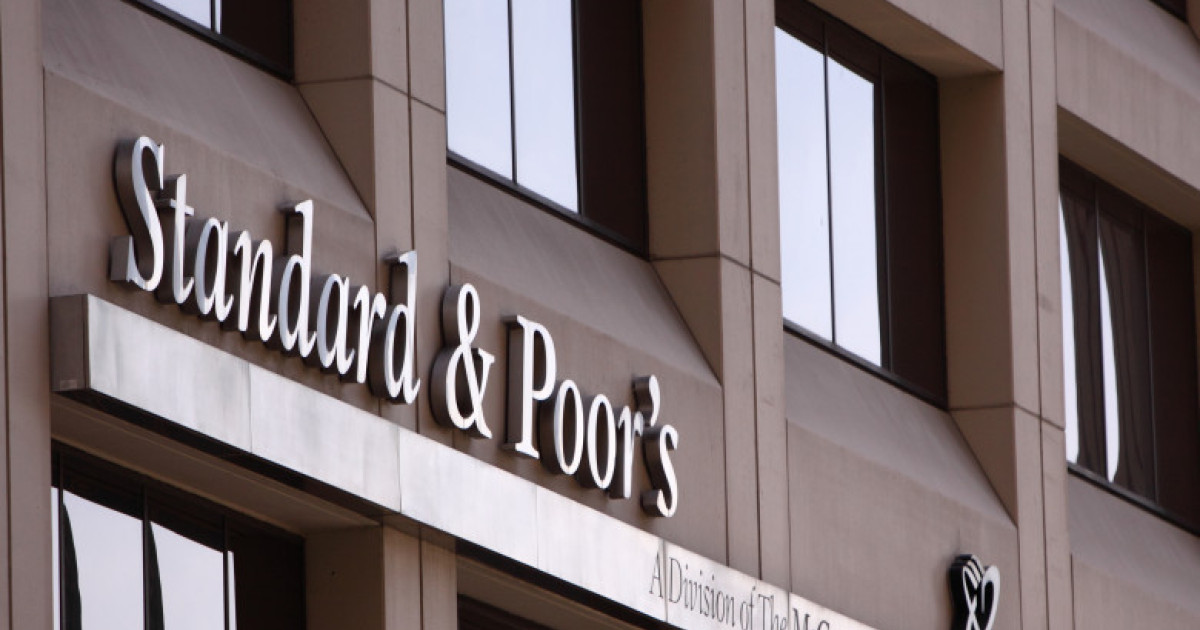S&P Global Ratings a menținut ratingurile de credit ale României la nivelul „BBB-/A-3”, atât pentru perioada lungă, cât și pentru cea scurtă, în valută străină și locală, dar a anunțat că perspectiva rămâne negativă