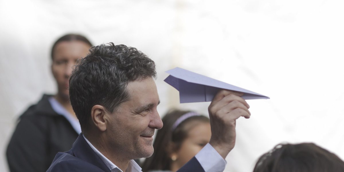 Copiii lui Nicușor Dan, departe de TV: Când se mută edilul cu familia