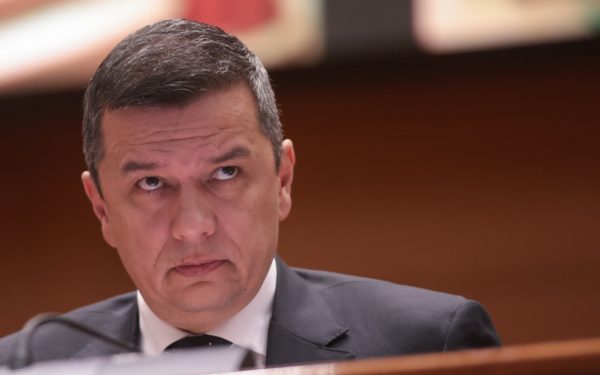 Bolojan, pe muchie de cuțit: Ce joacă Grindeanu după retragerea PSD