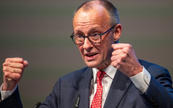 Germania trimite nave deminare în Strâmtoarea Ormuz, după armistițiu