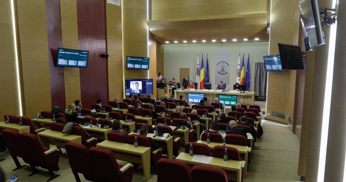 Consiliul General al Municipiului București a adoptat joi proiectul de reorganizare a aparatului de specialitate al primarului general, aprobat cu 42 de voturi „pentru”, 7 abțineri și o singură opoziție