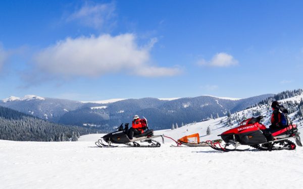 Tată și fiu, găsiți după cinci ore de căutări în munții Vâlcea