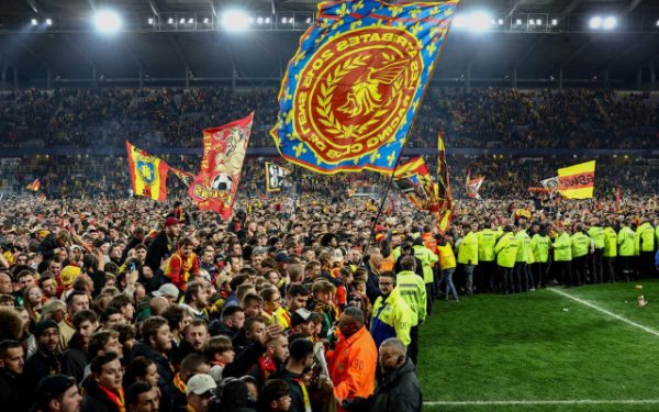 Furtună de goluri și calificare istorică: Fanii au sărbătorit nebunia pe teren