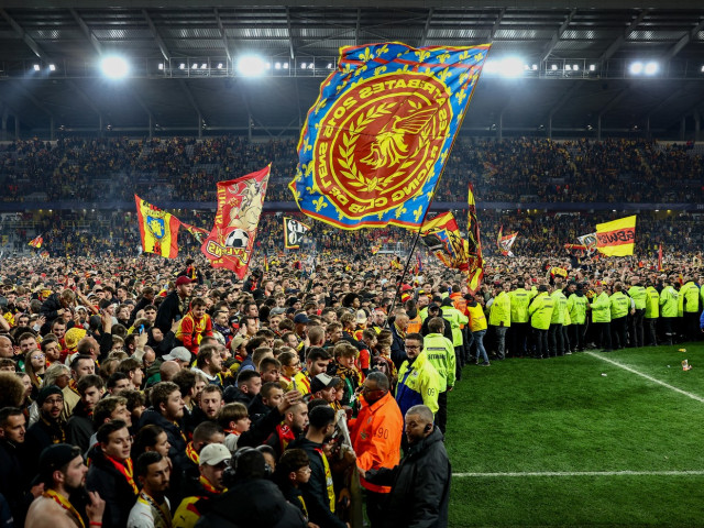 Furtună de goluri și calificare istorică: Fanii au sărbătorit nebunia pe teren