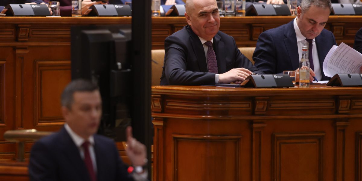 Bolojan, sfidător: „Când te înjură, e binecuvântare”. NU pleacă din funcție