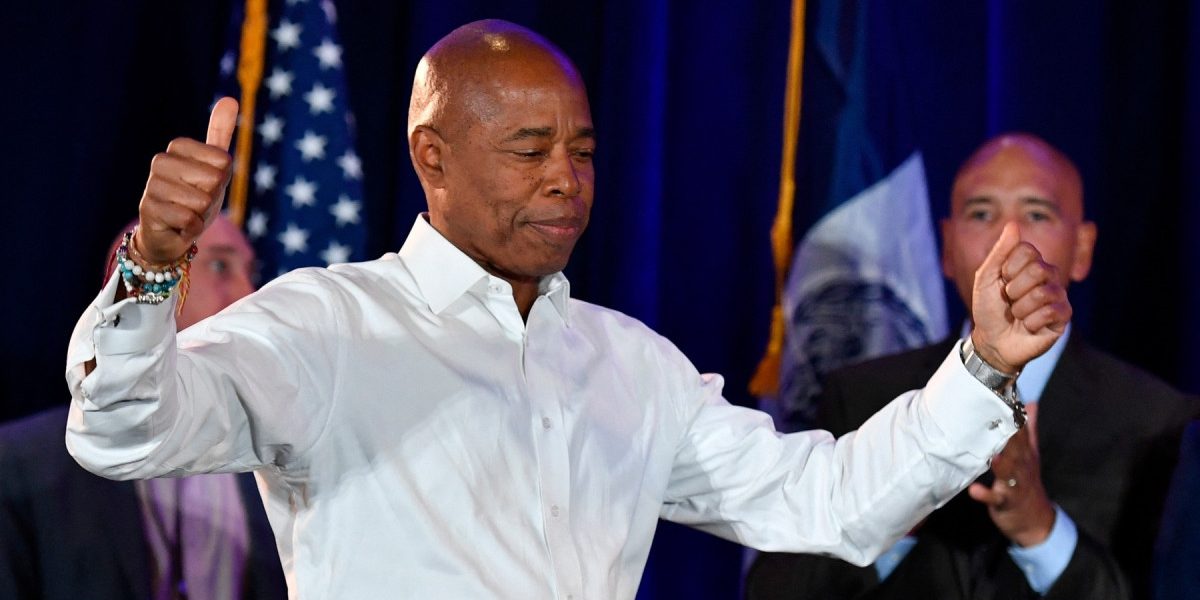 Eric Adams, fost primar NYC, a devenit cetățean albanez. Ce urmează?