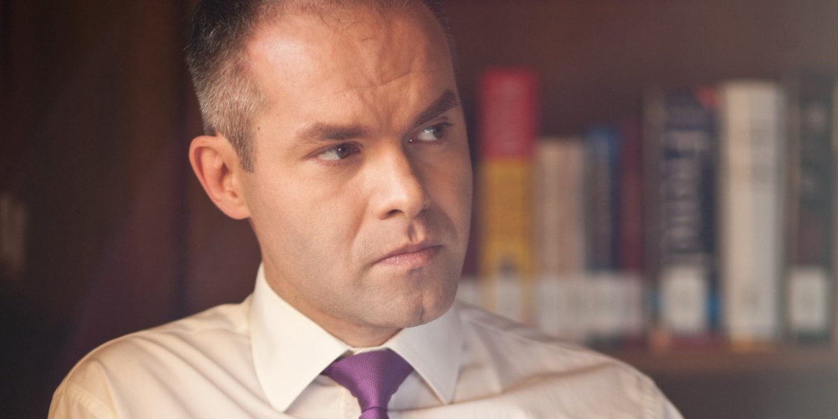 Funeriu, verdict crunt: Manualele din România, bune doar de tricouri