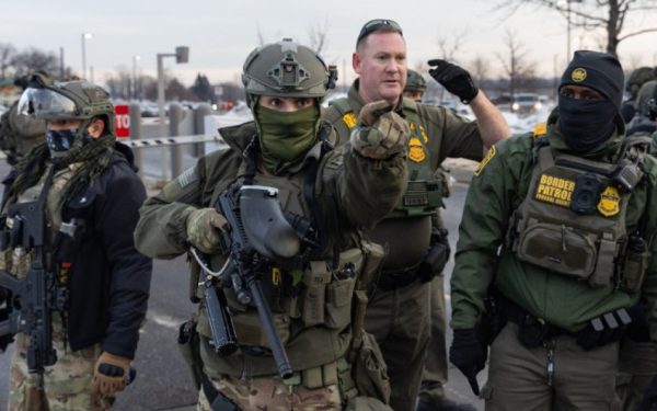 Franțuzoaică de 86 de ani, încătușată de ICE: A venit în SUA pentru iubire