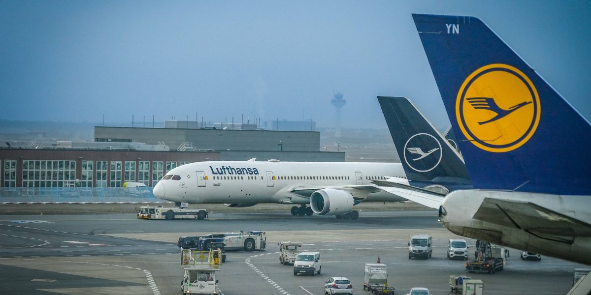 Lufthansa taie 20.000 de zboruri: Ce rute din România vor fi afectate?