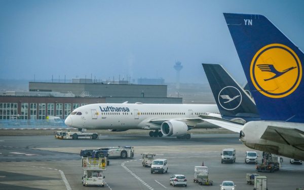Lufthansa taie 20.000 de zboruri: Ce rute din România vor fi afectate?