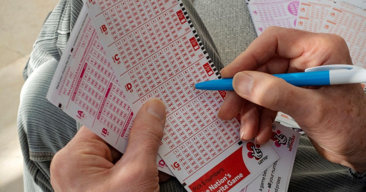 Un bilet câștigător la loteria britanică a pierdut un jackpot de 10,6 milioane de lire sterline (aproximativ 12 milioane de euro) după ce nu a fost revendicat în termenul legal de 180 de zile