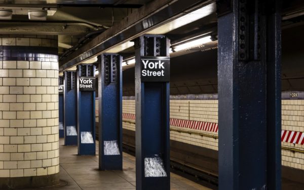 SUA: Un bărbat care se credea Lucifer, UCIS de poliție după ce a înjunghiat la metroul din New York