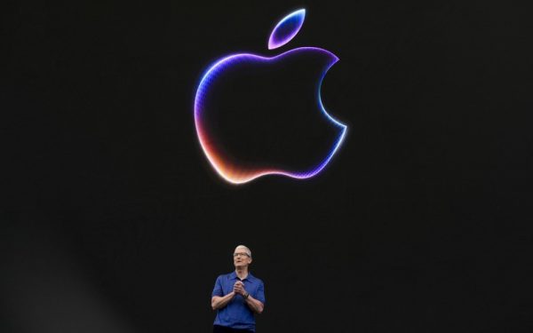 Cook, după 15 ani, pleacă de la Apple: Cine îi va lua locul și ce schimbări urmează