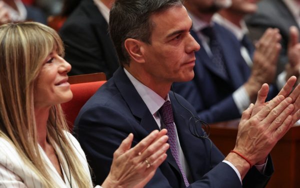 Begona Gomez, soția lui Pedro Sanchez, acuzată de corupție: Premierul, în vizită în China