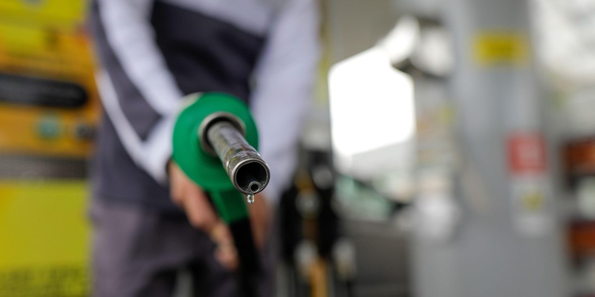Război pe benzină în România: Când s-ar putea face RAȚIONALIZARE