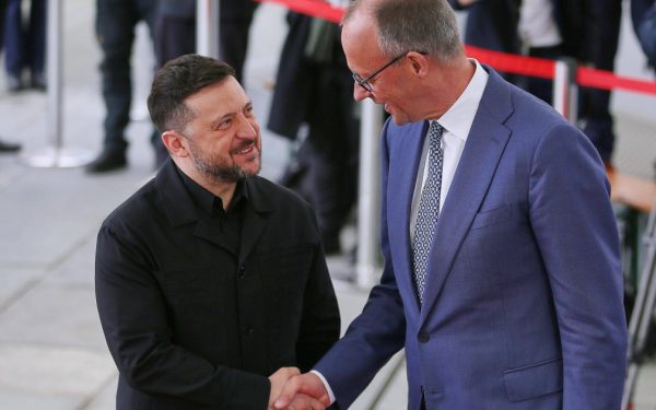 Zelenski cere fonduri: Ucraina poate dubla producția militară. Germania cumpără Patriot