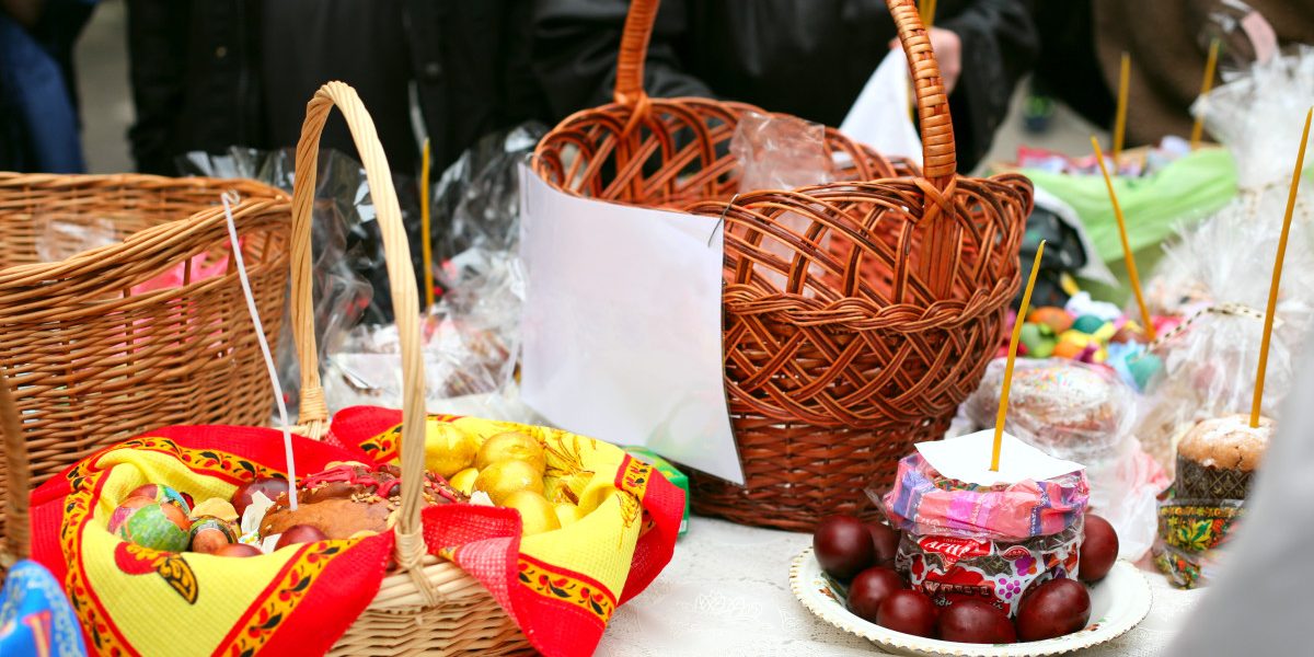 Ce alimente se împart de Paște: Lista produselor obligatorii de pe masa de Înviere