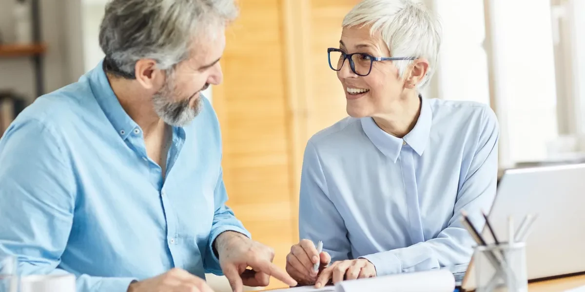 Bani pentru pensionari: 2 miliarde € pentru pensii mai mari. Cum vor fi împărțiți?