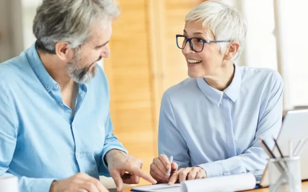 Bani pentru pensionari: 2 miliarde € pentru pensii mai mari. Cum vor fi împărțiți?