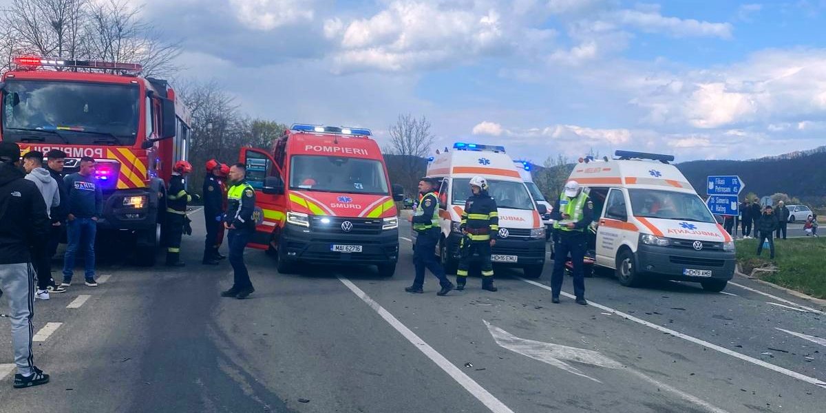 Accident teribil în Hunedoara: Un mort și patru tineri răniți