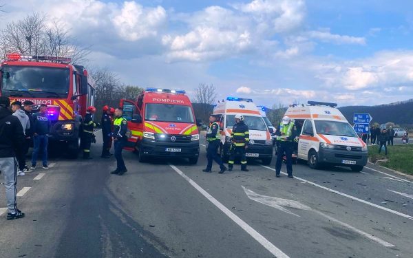Accident teribil în Hunedoara: Un mort și patru tineri răniți