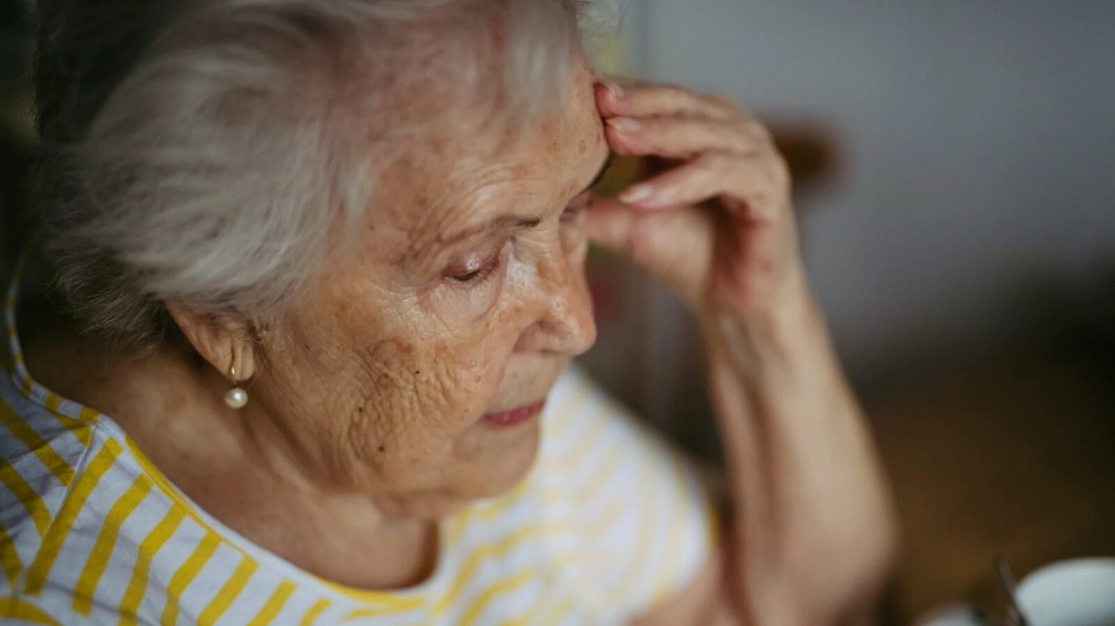 Pensionari, loviți crunt: Ajutoarele sociale, în pericol. Frica ruină în România