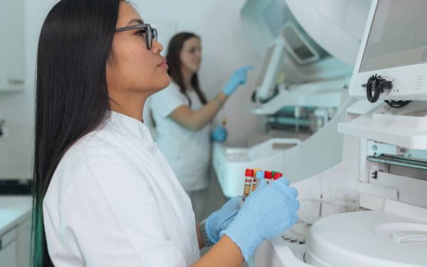 Analiză obligatorie pentru românii născuți înainte de 1975: boală fatală, risc major