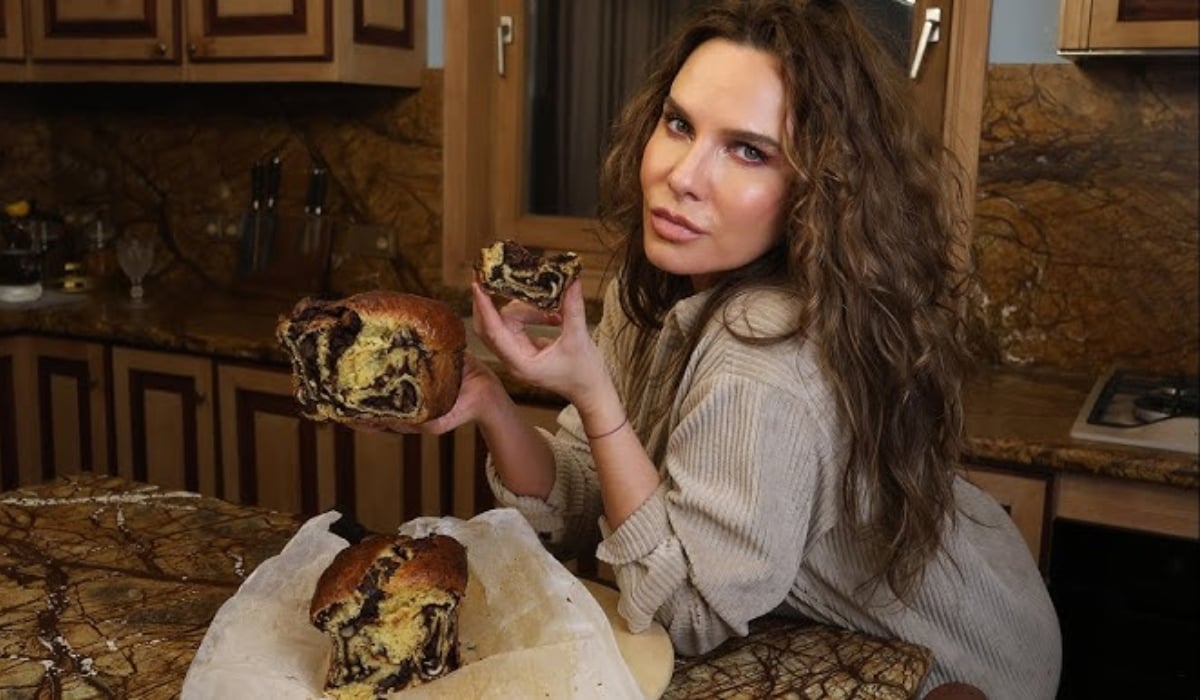 Anna Lesko păstrează tradiția pascală, preparând acasă cozonacul clasic Anna Lesko, cunoscută pentru cariera sa de artist și pentru pasiunile sale culinare, a ales să păstreze tradiția de Paște printr-un gest simplu, dar semnificativ